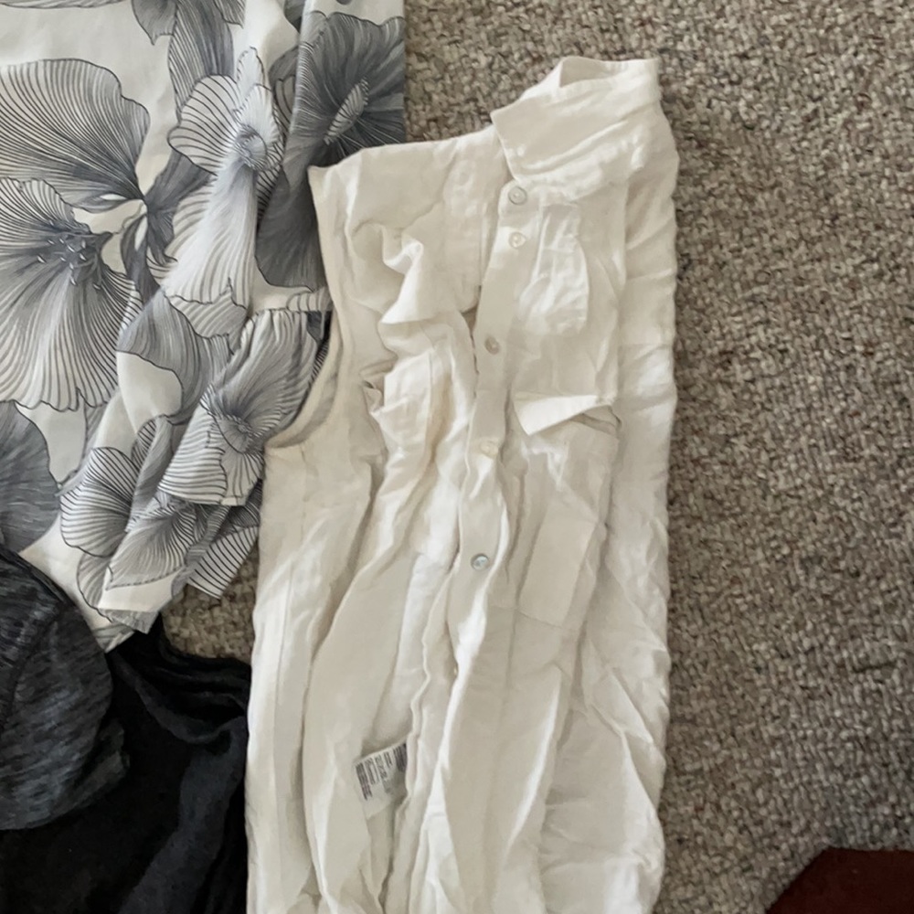 Size Small Top Bundle - image 6